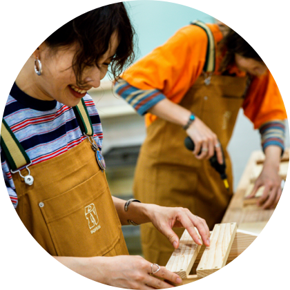 ワークショップに参加される方にはブラウンのエプロンをご用意